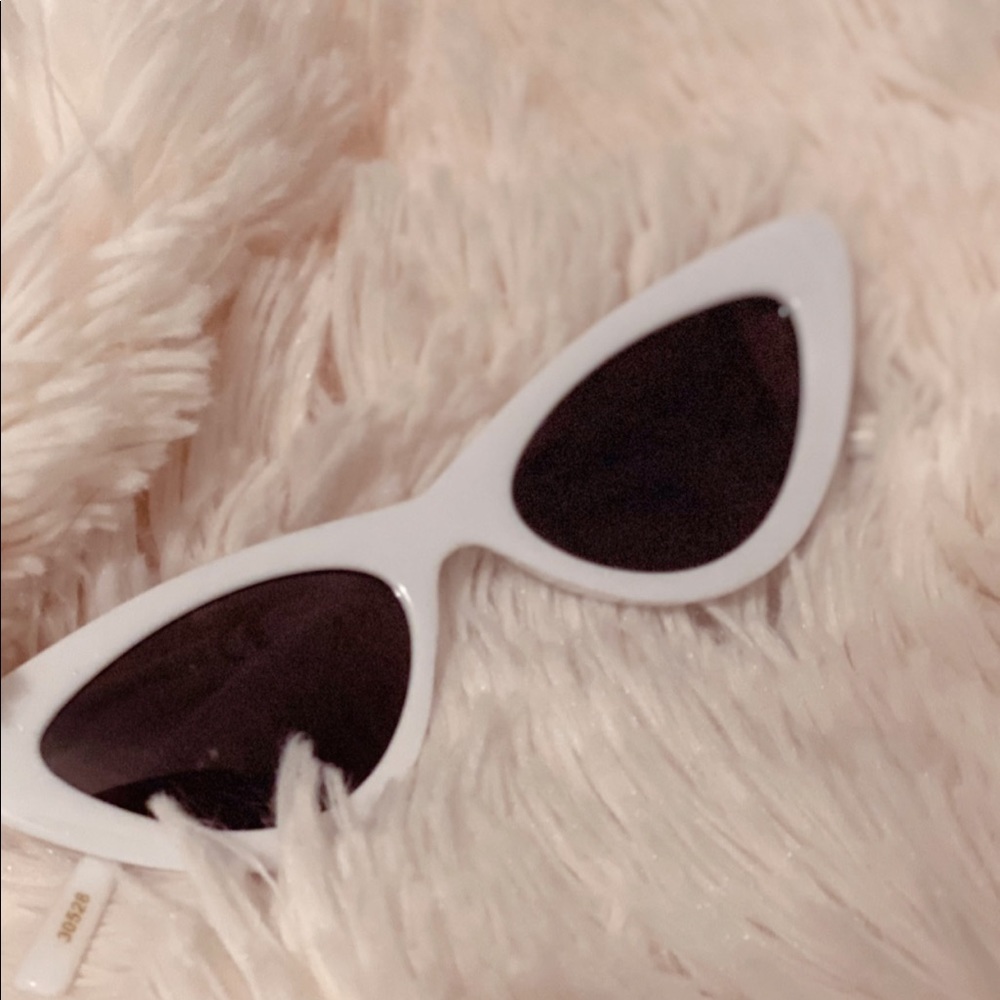 Cat eye sunglasses